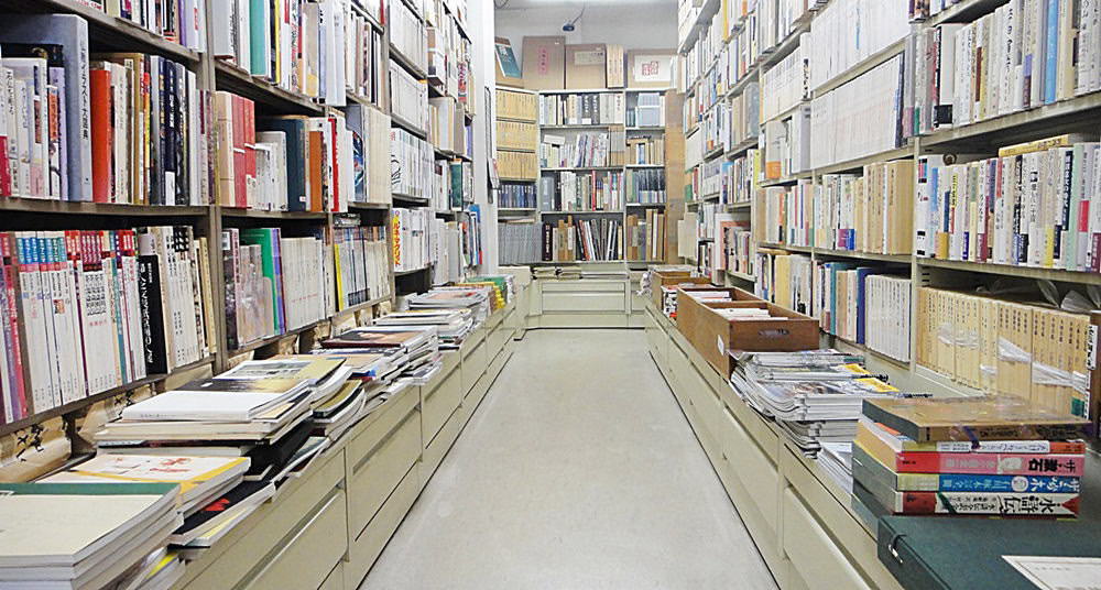だるま書店店内